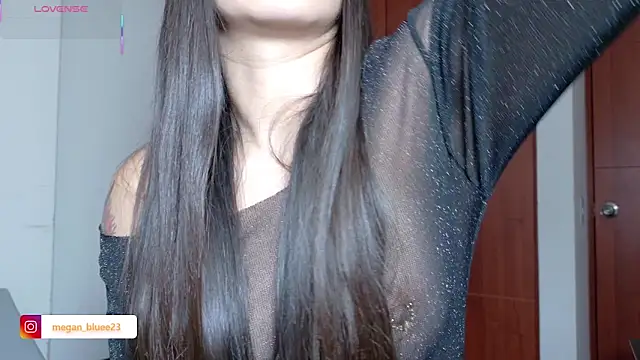 megan bluee23 online show from 12-18-25, 04:24