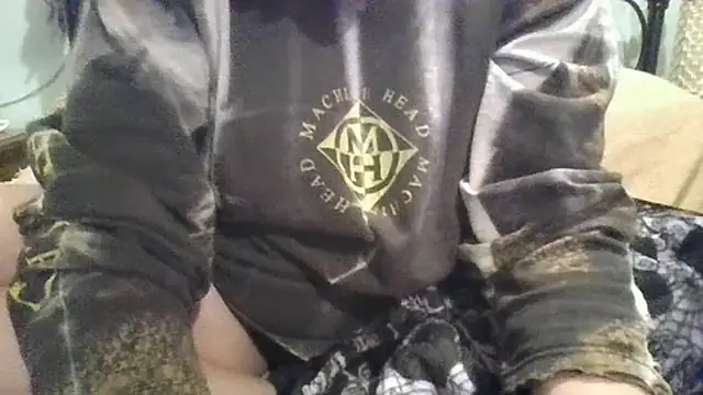 Snapshot of MissKisu chatting on 12-03-25, 10:52 MissKisu online show from 12-03-25, 10:52