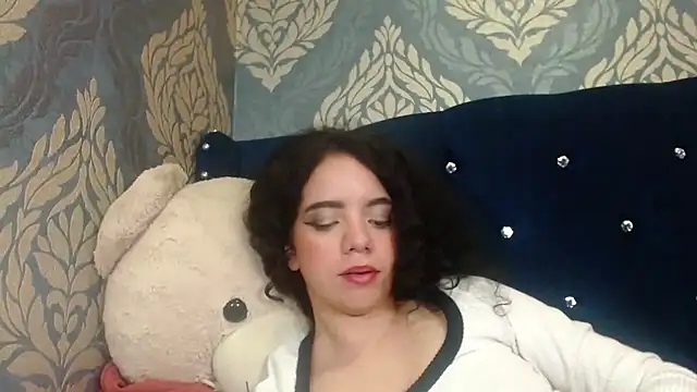 Snapshot of EmmaCowperr chatting on 12-29-24, 06:14 EmmaCowperr online show from 12-29-24, 06:14