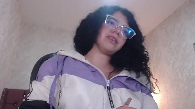 Snapshot of EmmaCowperr chatting on 01-08-25, 06:52 EmmaCowperr online show from 01-08-25, 06:52