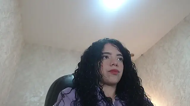 Snapshot of EmmaCowperr chatting on 01-09-25, 04:19 EmmaCowperr online show from 01-09-25, 04:19