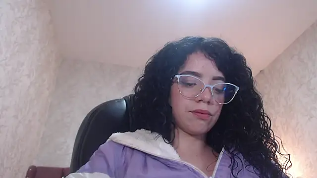 Snapshot of EmmaCowperr chatting on 01-09-25, 07:31 EmmaCowperr online show from 01-09-25, 07:31