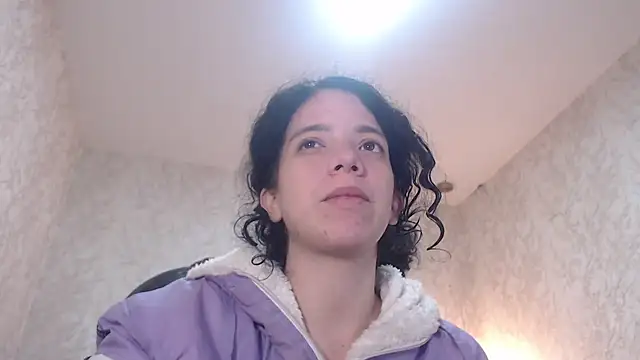 Snapshot of EmmaCowperr chatting on 01-10-25, 03:39 EmmaCowperr online show from 01-10-25, 03:39