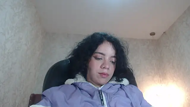 Snapshot of EmmaCowperr chatting on 01-11-25, 07:06 EmmaCowperr online show from 01-11-25, 07:06