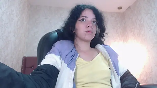 Snapshot of EmmaCowperr chatting on 01-12-25, 03:28 EmmaCowperr online show from 01-12-25, 03:28