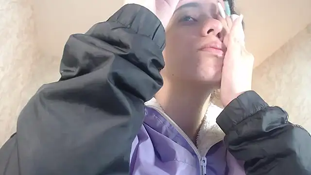 Snapshot of EmmaCowperr chatting on 01-14-25, 04:25 EmmaCowperr online show from 01-14-25, 04:25