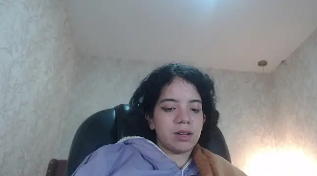 Snapshot of EmmaCowperr chatting on 01-15-25, 07:37 EmmaCowperr online show from 01-15-25, 07:37