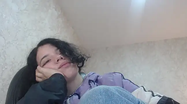 Snapshot of EmmaCowperr chatting on 01-16-25, 06:25 EmmaCowperr online show from 01-16-25, 06:25