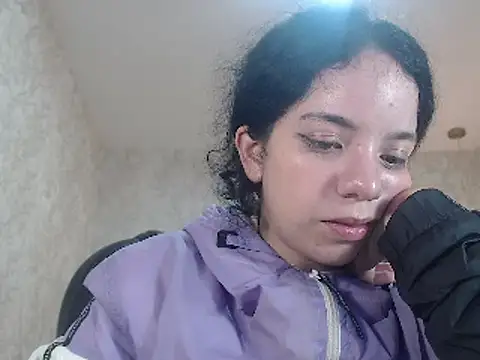 Snapshot of EmmaCowperr chatting on 01-16-25, 09:27 EmmaCowperr online show from 01-16-25, 09:27