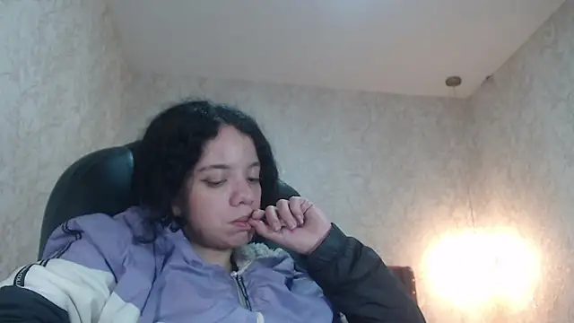 Snapshot of EmmaCowperr chatting on 01-16-25, 06:37 EmmaCowperr online show from 01-16-25, 06:37