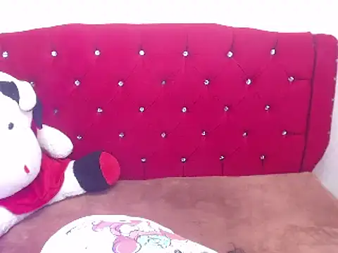 Snapshot of EmmaCowperr chatting on 02-13-25, 12:32 EmmaCowperr online show from 02-13-25, 12:32