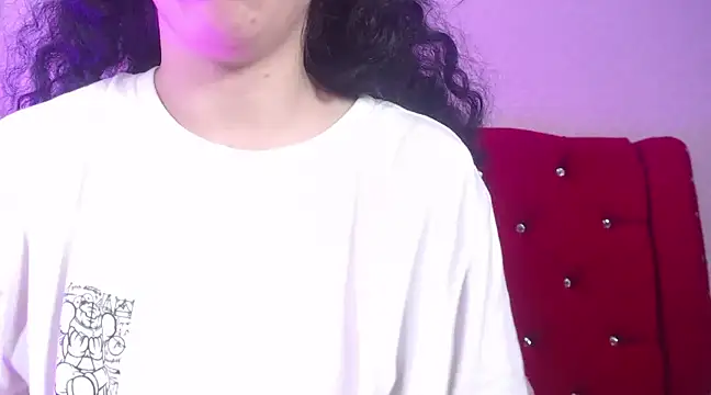 Snapshot of EmmaCowperr chatting on 02-13-25, 03:35 EmmaCowperr online show from 02-13-25, 03:35