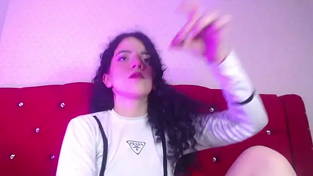 Snapshot of EmmaCowperr chatting on 02-13-25, 06:38 EmmaCowperr online show from 02-13-25, 06:38