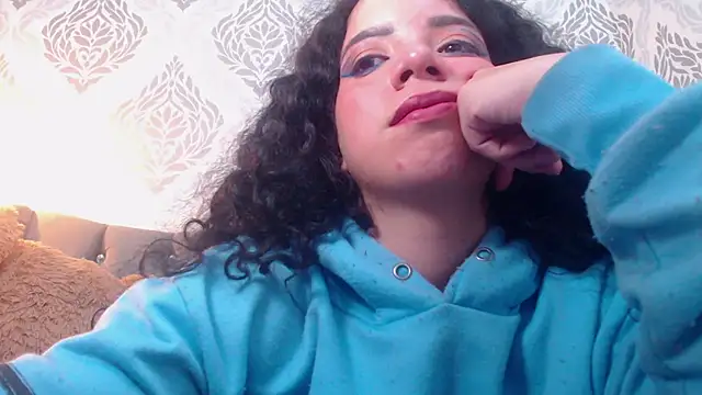 Snapshot of EmmaCowperr chatting on 02-20-25, 07:19 EmmaCowperr online show from 02-20-25, 07:19