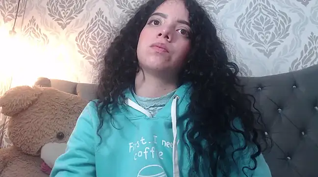 Snapshot of EmmaCowperr chatting on 02-23-25, 05:39 EmmaCowperr online show from 02-23-25, 05:39