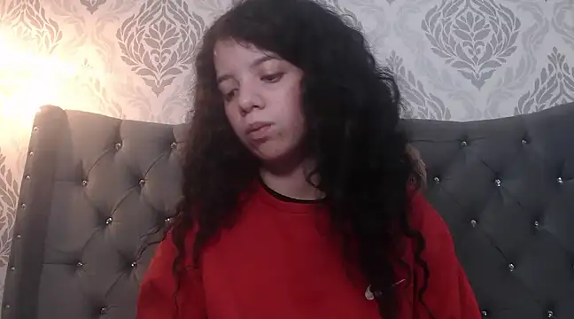 Snapshot of EmmaCowperr chatting on 02-25-25, 04:21 EmmaCowperr online show from 02-25-25, 04:21