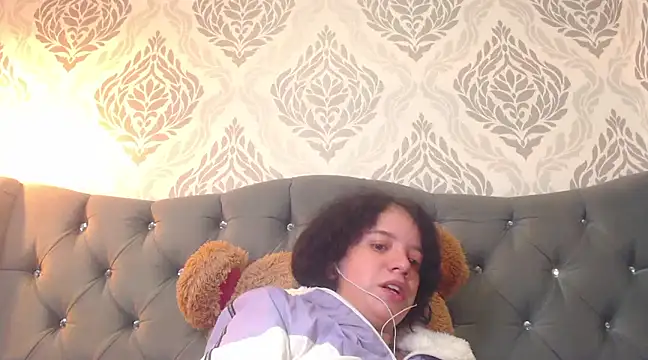 Snapshot of EmmaCowperr chatting on 02-27-25, 03:59 EmmaCowperr online show from 02-27-25, 03:59