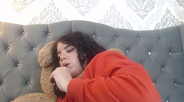 Snapshot of EmmaCowperr chatting on 03-08-25, 11:07 EmmaCowperr online show from 03-08-25, 11:07