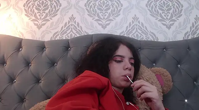 Snapshot of EmmaCowperr chatting on 03-11-25, 12:00 EmmaCowperr online show from 03-11-25, 12:00