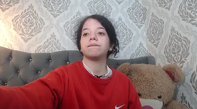 Snapshot of EmmaCowperr chatting on 03-13-25, 12:13 EmmaCowperr online show from 03-13-25, 12:13