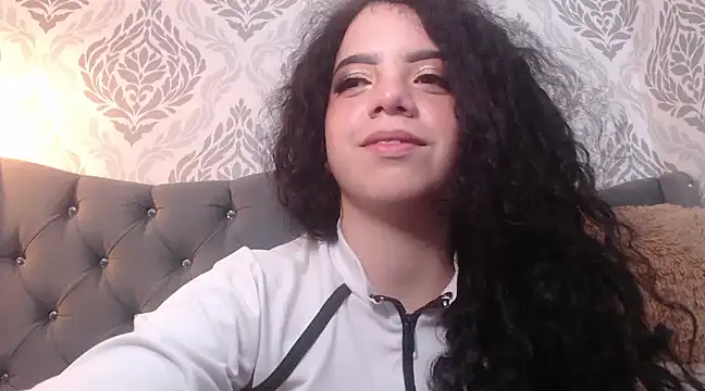 Snapshot of EmmaCowperr chatting on 03-13-25, 03:17 EmmaCowperr online show from 03-13-25, 03:17