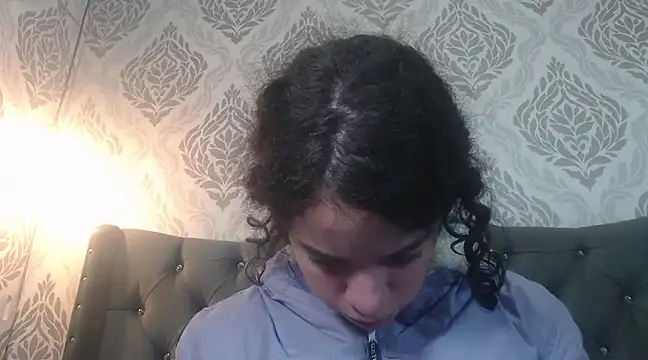 Snapshot of EmmaCowperr chatting on 03-20-25, 11:49 EmmaCowperr online show from 03-20-25, 11:49