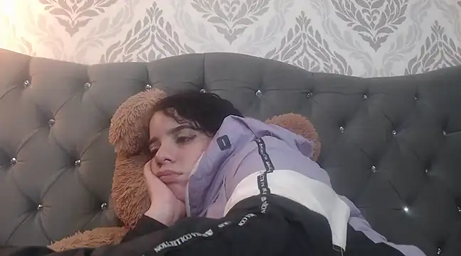 Snapshot of EmmaCowperr chatting on 03-20-25, 05:58 EmmaCowperr online show from 03-20-25, 05:58