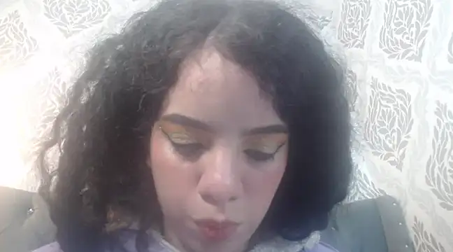 Snapshot of EmmaCowperr chatting on 03-21-25, 02:51 EmmaCowperr online show from 03-21-25, 02:51