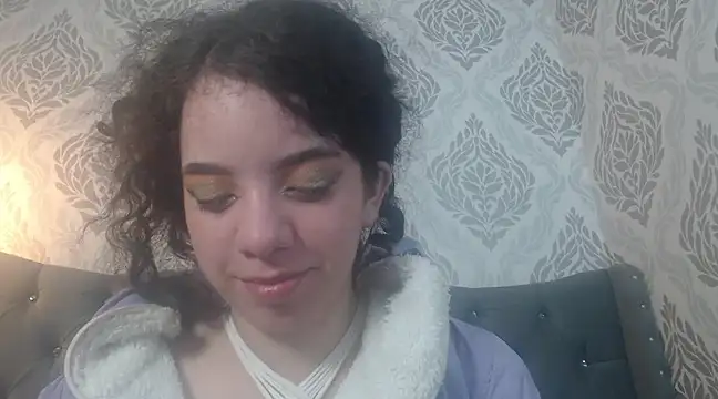 Snapshot of EmmaCowperr chatting on 03-21-25, 09:01 EmmaCowperr online show from 03-21-25, 09:01