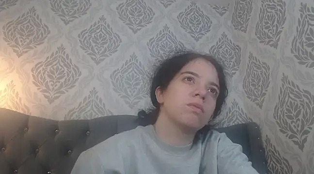 Snapshot of EmmaCowperr chatting on 03-22-25, 05:41 EmmaCowperr online show from 03-22-25, 05:41