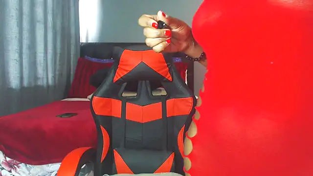 Snapshot of Fiercefoxxy chatting on 11-10-25, 09:41 Fiercefoxxy online show from 11-10-25, 09:41