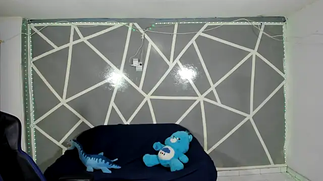 Snapshot of oliverhot2005 chatting on 12-11-24, 09:34 oliverhot2005 online show from 12-11-24, 09:34