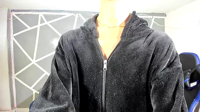 Snapshot of oliverhot2005 chatting on 12-13-24, 08:37 oliverhot2005 online show from 12-13-24, 08:37