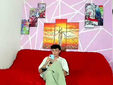 Snapshot of oliverhot2005 chatting on 01-16-25, 08:46 oliverhot2005 online show from 01-16-25, 08:46