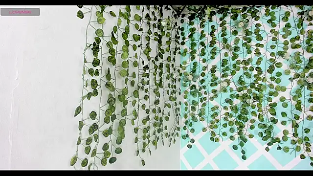 Snapshot of oliverhot2005 chatting on 11-18-25, 02:21 oliverhot2005 online show from 11-18-25, 02:21