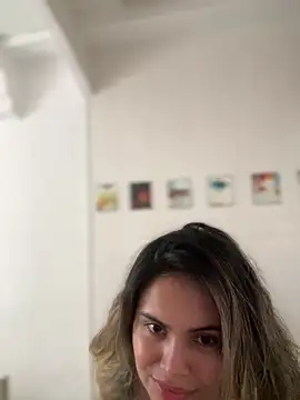 Snapshot of melanny10 chatting on 01-24-25, 02:08 melanny10 online show from 01-24-25, 02:08