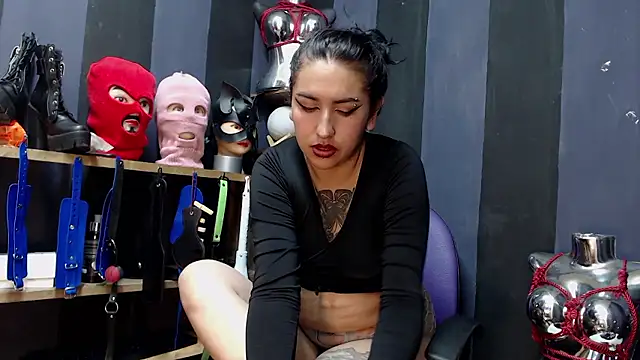 LucyStrike  online show from 12-04-24, 04:10