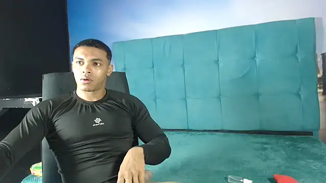 Snapshot of SexyBigCock01 chatting on 11-04-25, 12:59 SexyBigCock01 online show from 11-04-25, 12:59