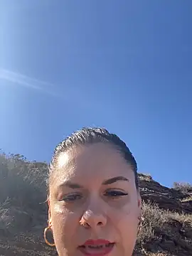 Snapshot of Luccreccia_ chatting on 10-08-25, 01:53 Luccreccia online show from 10-08-25, 01:53