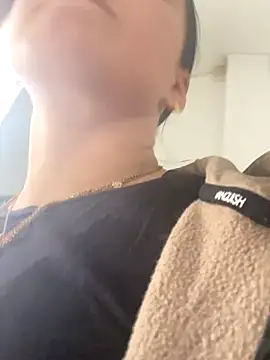 Snapshot of Luccreccia_ chatting on 10-29-25, 10:06 Luccreccia online show from 10-29-25, 10:06