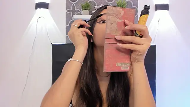 Snapshot of katybabyg chatting on 10-29-25, 12:40 katybabyg online show from 10-29-25, 12:40