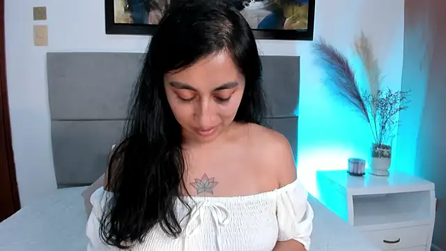 Snapshot of LisaHadwin chatting on 02-07-25, 06:24 LisaHadwin online show from 02-07-25, 06:24