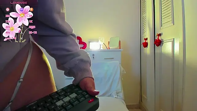 Snapshot of LisaHadwin chatting on 09-18-25, 07:16 LisaHadwin online show from 09-18-25, 07:16