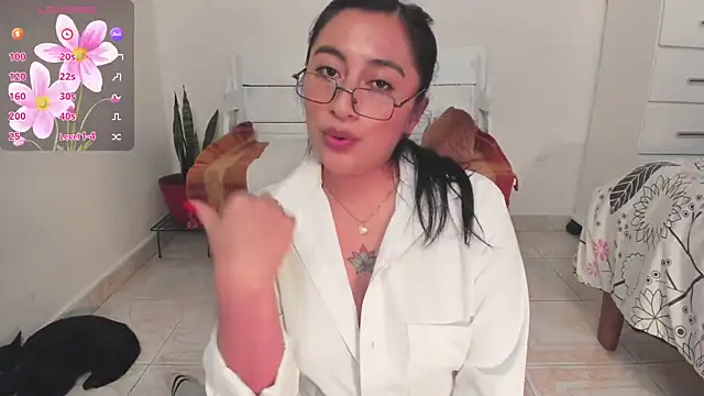 Snapshot of LisaHadwin chatting on 10-13-25, 08:42 LisaHadwin online show from 10-13-25, 08:42