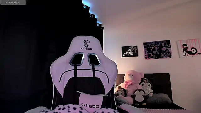 Snapshot of satanbabee chatting on 06-22-26, 09:34 satanbabee online show from 06-22-26, 09:34