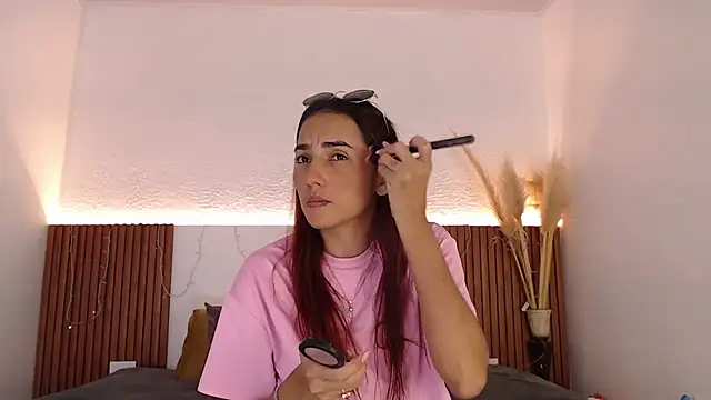 Snapshot of Dakotagloss chatting on 12-26-24, 09:15 Dakotagloss online show from 12-26-24, 09:15