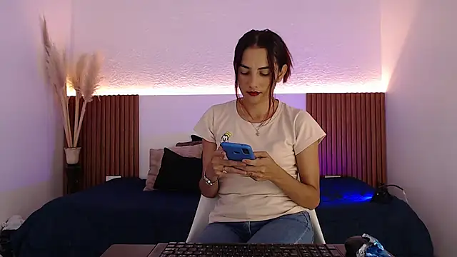 Snapshot of Dakotagloss chatting on 02-05-25, 09:29 Dakotagloss online show from 02-05-25, 09:29