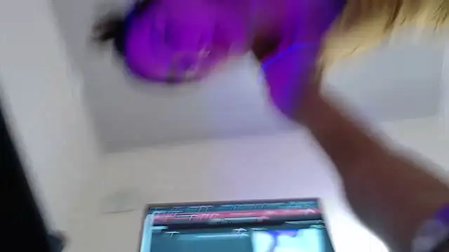 Snapshot of Dakotagloss chatting on 02-07-25, 12:09 Dakotagloss online show from 02-07-25, 12:09