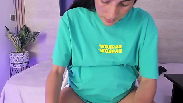 Snapshot of Dakotagloss chatting on 09-15-25, 09:26 Dakotagloss online show from 09-15-25, 09:26