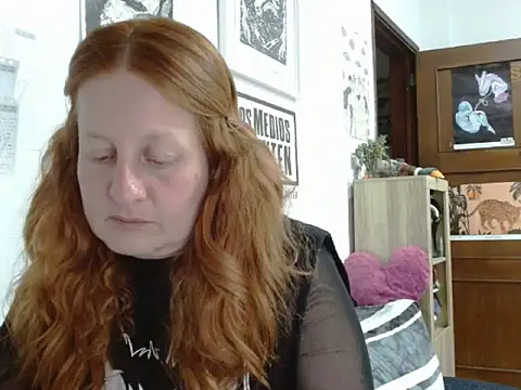 Snapshot of ViioletaMora chatting on 05-04-26, 11:34 ViioletaMora online show from 05-04-26, 11:34